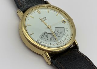 Unusual Rare Vintage Timex Mens Watch Day Date Dial 395LA Calendar Retro Gents 3