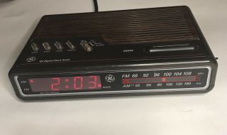Vintage Ge 7 - 4612b Am/fm Alarm Clock Radio Digital Led General Electric