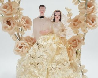Vintage Wedding Cake Topper 1950 ' s Bride & Groom Bell Lace Flowers MCM Kitsch 2