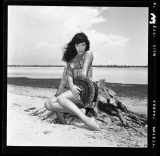 Rare Bettie Page 1954 Camera Negative Bunny Yeager Sassy Fan Pinup