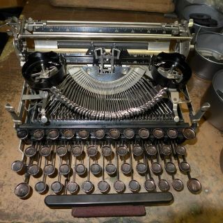 ANTIQUE RARE ROYAL TYPEWRITER MODEL P WITH THE MUCH SOUGHT AFTER VOGUE TYPE 3