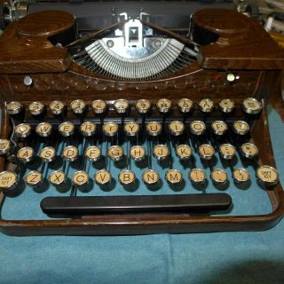 ANTIQUE RARE ROYAL TYPEWRITER MODEL P WITH THE MUCH SOUGHT AFTER VOGUE TYPE 6