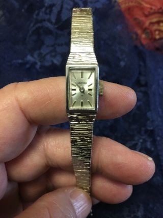 Swiss Made Waltham 17 Jewels Wind Up Vintage Ladies Watch