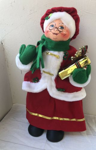 Doll Annalee Felt Painted Face 18 Inch Christmas Mrs Santa Claus Figurine