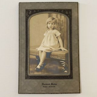 Antique Tri - Fold Photograph Cabinet Card Little Girl Cleveland Ohio Oh