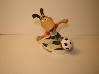1994 Usa World Cup Soccer Mascot Striker Dog Kicking Ball Figure Fifa 