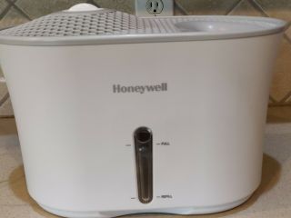 Honeywell HCM - 710 Humidifier,  Cool Mist,  For Medium Rooms Easy to Fill & 2