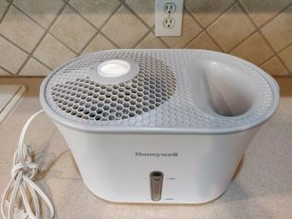 Honeywell HCM - 710 Humidifier,  Cool Mist,  For Medium Rooms Easy to Fill & 3