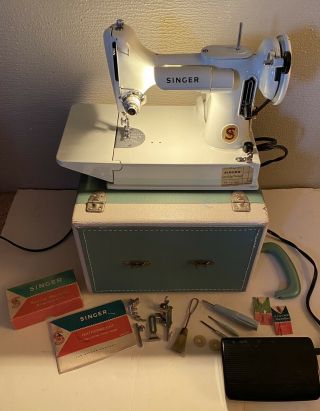 Vtg 60’s White Singer 221k Featherweight Sewing Machine Case - Rare
