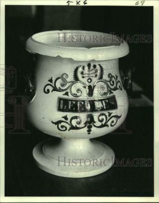 1981 Press Photo Antique Porcelain Leech Jar At The Louisiana State Museum