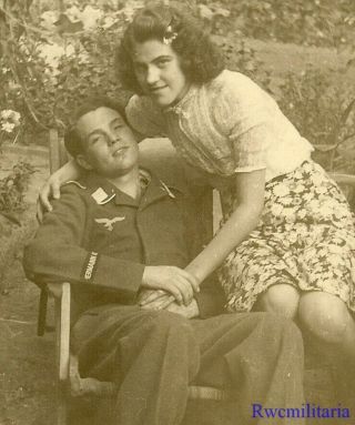 Port.  Photo: Rare Luftwaffe Soldier W/ Hg Division Cuff Title Posed W/ His Girl