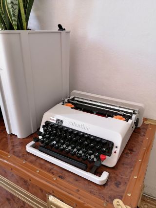 Rare White Olivetti Valentine Typewriter Ettore Sottsass Design 1970