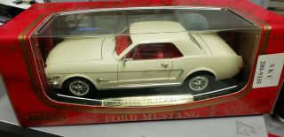 1:18 Mira Diecast Metal Gold Line 1964 1/2 Ford Mustang White Rare