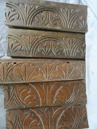 Five 17th Century Oak Carved Lunnetts Rails