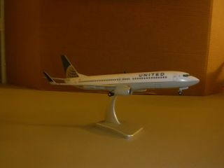 1/200 Hogan Wings United Airlines Boeing 737 - 800,  Rare.