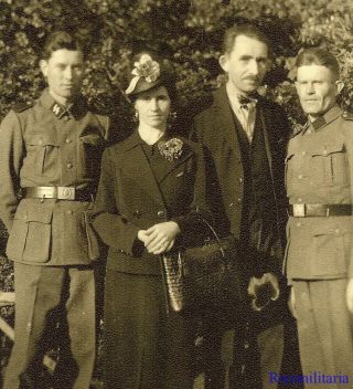 Port.  Photo: Rare Pair German Elite Waffen Soldiers Posed W/ Family In Garden