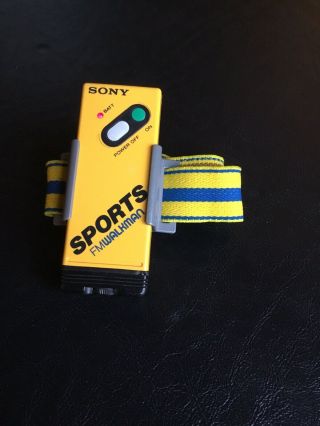 Sony Srf - 5 Sports Fm Walkman With Rare Sony Armband