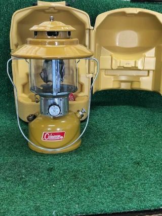 Vintage Coleman Yellow Gold Bond Lantern Double Mantle 6/72 Clam Shell Case Rare