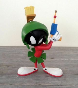 Extremely Rare Looney Tunes Marvin The Martian With Lasergun Figurine Statue