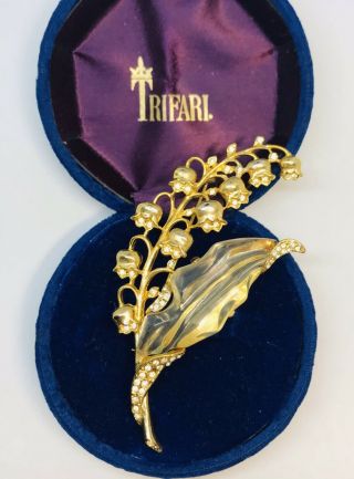 Rare TRIFARI Alfred Philippe Gold Lucite JELLY BELLY Lilly Of The Valley Pin 3