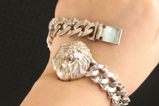 Chinese Cool Old Tibetan Silver Hand Carving Lion Statue Bracelet Noble Gift