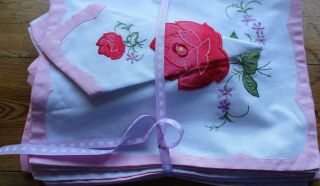 Set 8 Placemats & Matching Napkins Embroidered Applique Flowers