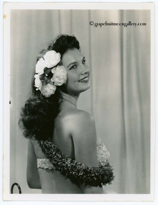 1958 Bunny Yeager Pin Up Photograph Hula Girl Nani Maka Hand Signed