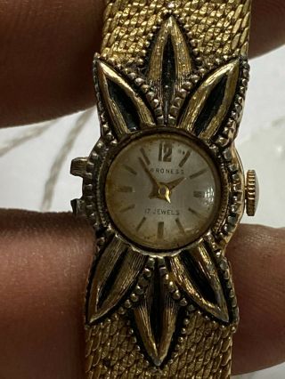 Vintage Ladies Gold Tone Baroness 17 Jewel Analog Watch