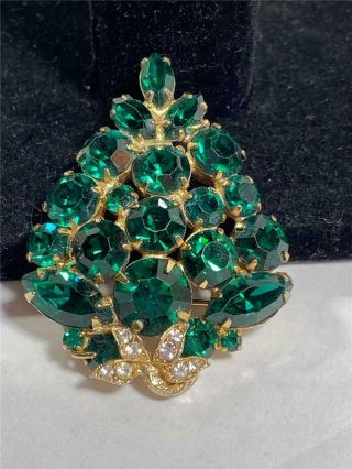Rare Vintage Signed Weiss Green Rhinestone Gold Tone Christmas Tree Brooch