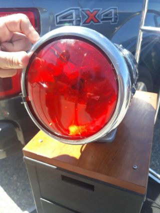 VINTAGE FEDERAL SIGNAL FIRE LIGHT AND SIREN OFF TRUCK ON DISPLAY END TABLE RARE 2