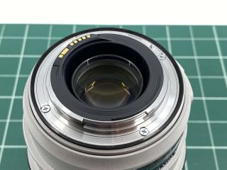 Canon EF 70 - 300mm f/4.  0 - 5.  6 L IS USM Lens - Rarely 4