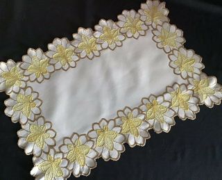 Pretty Vintage Hand Embroidered Tray Cloth/table Centre Autumn Leaves