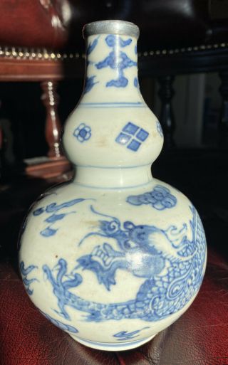 A Very Rare 17th Century Kangxi Period Chinese Blue And White Gourd Vase