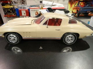 Vintage Monogram 1:8 Scale 1965 Corvette Built Missing Few Parts