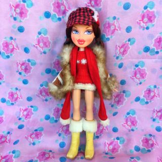 Bratz Campfire Winter Adventure Phoebe Doll Outfit Like Rare