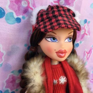 Bratz Campfire Winter Adventure Phoebe Doll outfit Like Rare 2