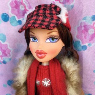 Bratz Campfire Winter Adventure Phoebe Doll outfit Like Rare 3