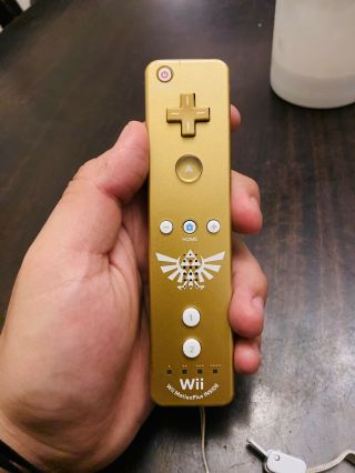 Legend Of Zelda Skyward Sword Wii Remote Motion Plus Gold - Rare