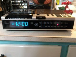 Vintage General Electric 7 - 4956b Am - Fm Cassette Alarm Clock Radio