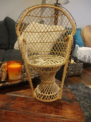 Vintage 1970s Peacock Wicker Rattan 15 " Fan Back Chair Or Plant Stand