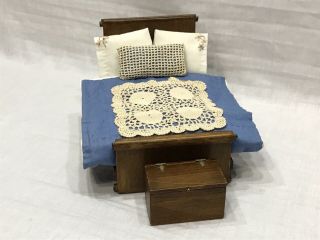 Vintage Miniature Doll House Wood Furniture Bed With Linnens And Hope Chest 1:12 2