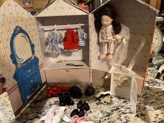 Vintage 1999 Madeline Paris House Carrying Case With 1 Doll And Accessories