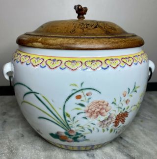 A Very Rare Quality 19th Century Chinese Famille Rose Pot And Wood Cover