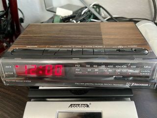 Vintage Emerson Red5521 Woodgrain Digital Am/fm Alarm Clock Radio