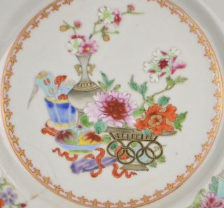 AN 18TH CENTURY CHINESE FAMILLE ROSE PORCELAIN PLATE WITH PRECIOUS OBJECTS 3