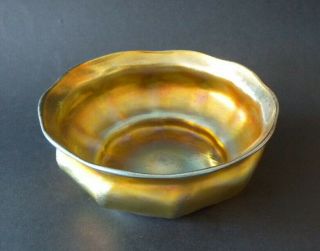 ANTIQUE RARE TIFFANY FAVRILE GOLD IRIDESCENT GLASS FOOTED RIBBED BOWL / USA 1900 5