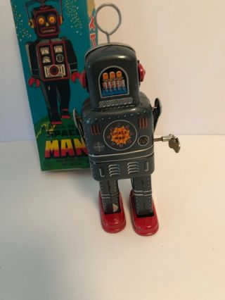 RARE MECHANICAL WALKING SPACE MAN ROBOT SY YONEYA JAPAN 60s,  BOX 5
