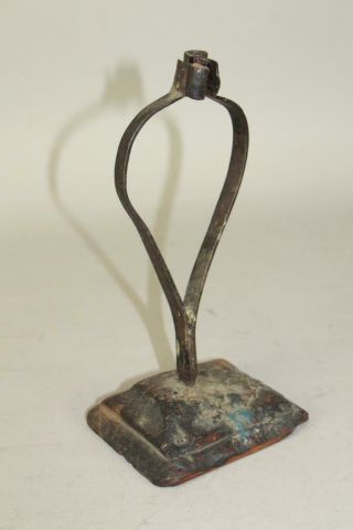 RARE EARLY 18TH C AMERICAN HEART DECORATED WROUGHT IRON SPLINT OR RUSH HOLDER 2