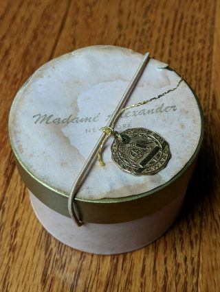 Vintage Madame Alexander Hat Box With Gold Metal Fashion Academy Award