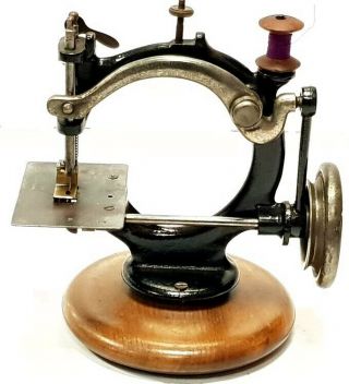 Wow Rare & Antique Circular Miniature Sewing Machine Unknow Xix Century